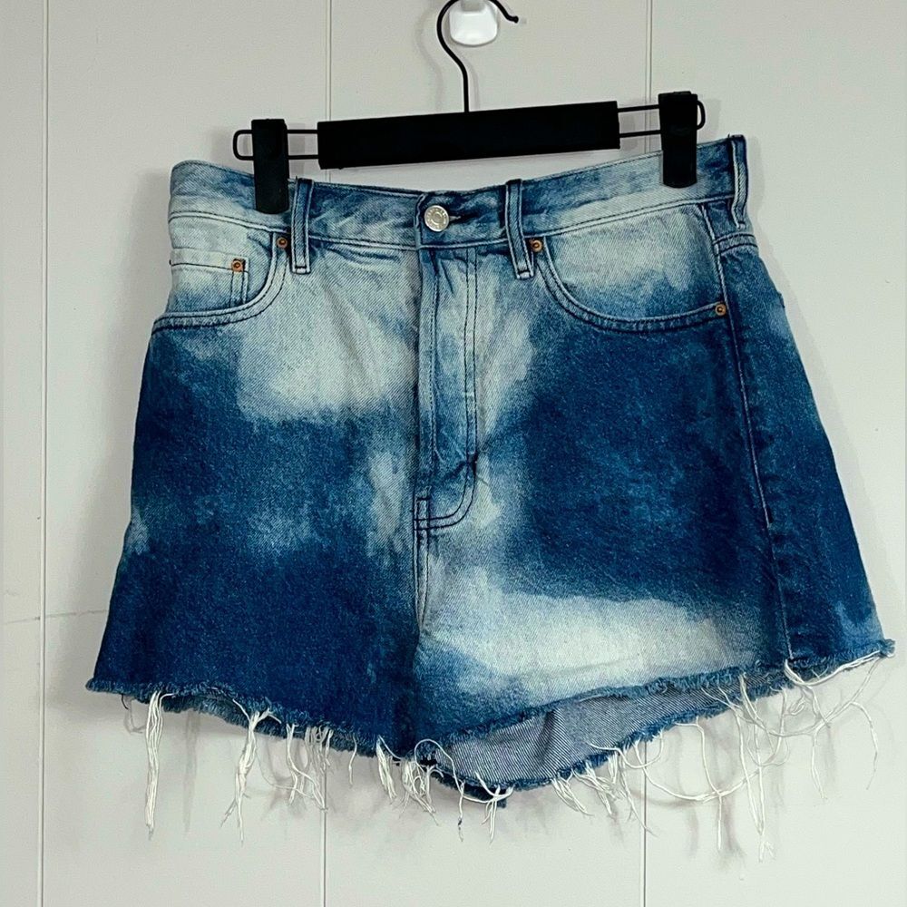 Pacsun Ultra High rise Vintage Short Button Fly Bleached Denim Size 27